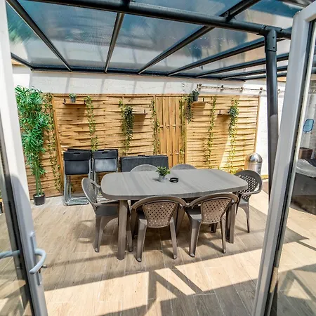 Nyaraló Le Spacieux Jacuzzi & Terrasse Parking 10min *