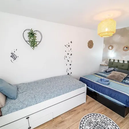 Nyaraló Le Spacieux Jacuzzi & Terrasse Parking 10min *